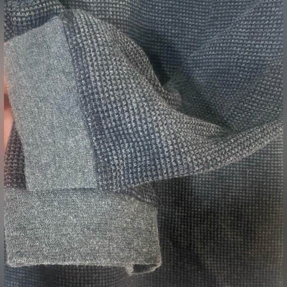 Quicksilver Black Texured Henley Hoodie, Size M, Drawstring Hood, Cuffed Sleeves - Picture 3 of 7